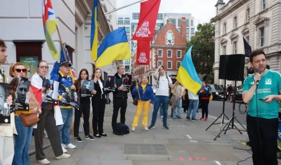 Українці увімкнули сирену в Лондоні під час виступу пропутінської оперної співачки Нетребко