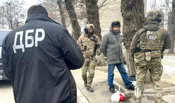 ДБР запобігло спробі кадровика однієї з бригад ТРО заробити на переведені бійців у тил