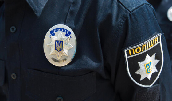 У Харкові поліція з’ясовує обставини смерті чоловіка, який вистрибнув з вікна ТЦК і помер