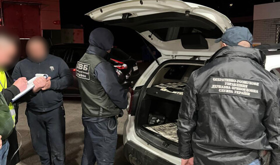 На Харківщині викрито чоловіка, який допомагав чоловікам призовного віку виїхати за кордон