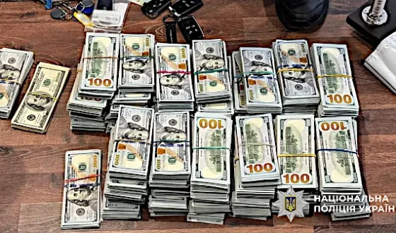 На Закарпатті Нацполіція викрила учасника злочинного кіберсиндикату, який перебував у розшуку ФБР за махінації на сотні мільйонів доларів