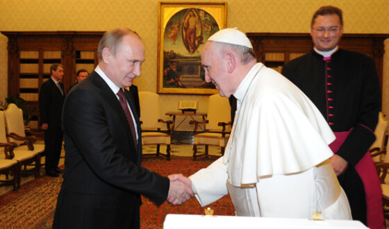 Московське лицемірство: Путін до Папи, а Савченко  за ґрати!