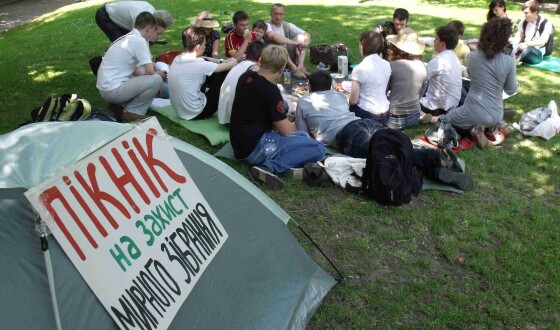 У Львові влаштували пікнік на захист мирного зібрання