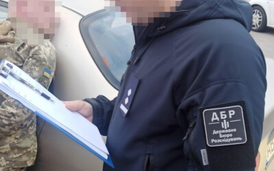 Правоохоронець з Вінниччини за 4 тис. доларів США намагався переправити ухилянта через кордон на надувному матраці