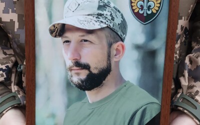 Сьогодні Сумська громада попрощалася із мужнім воїном Анатолієм Стеценком
