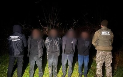 Троє чоловіків у супроводі провідника намагались незаконно потрапити в Румунію