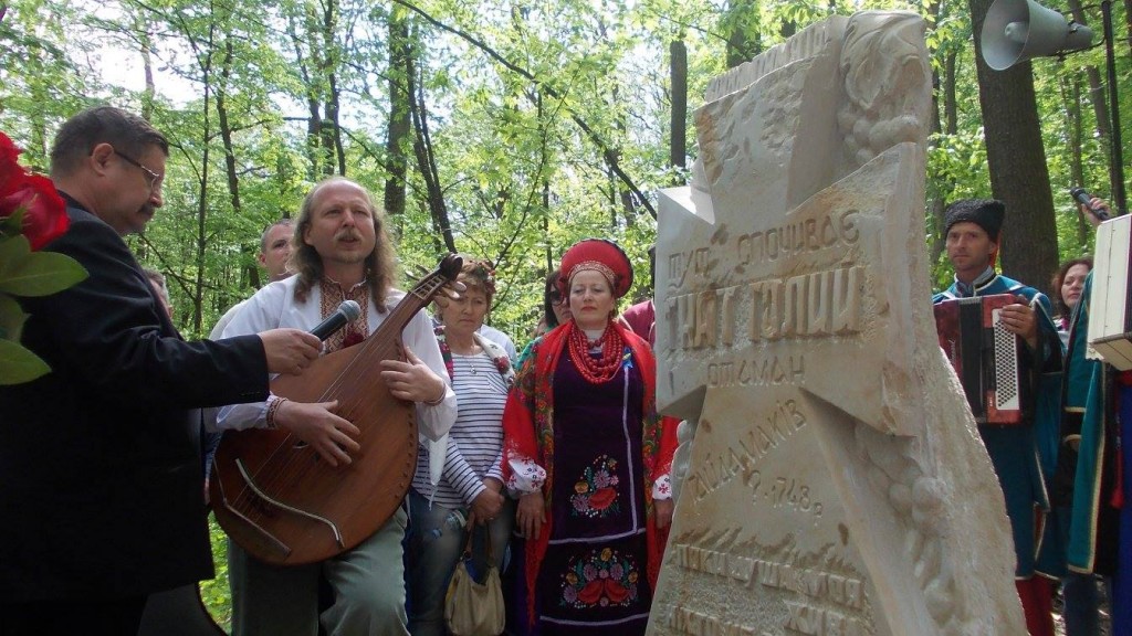 Тут спочає Гнат Голий Лариси Громадської