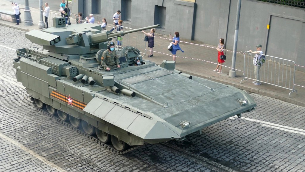 TBMP-T-15-na-platforme-Armata-s-boevym-modulem-Kynzhal-2-1536x867