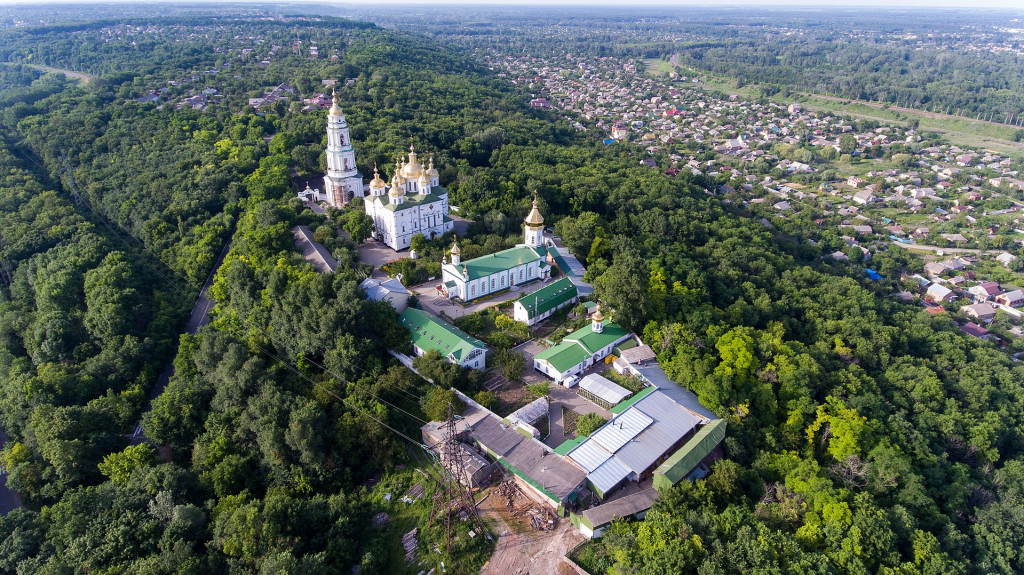 Територія Хрестовоздвиженського монастиря