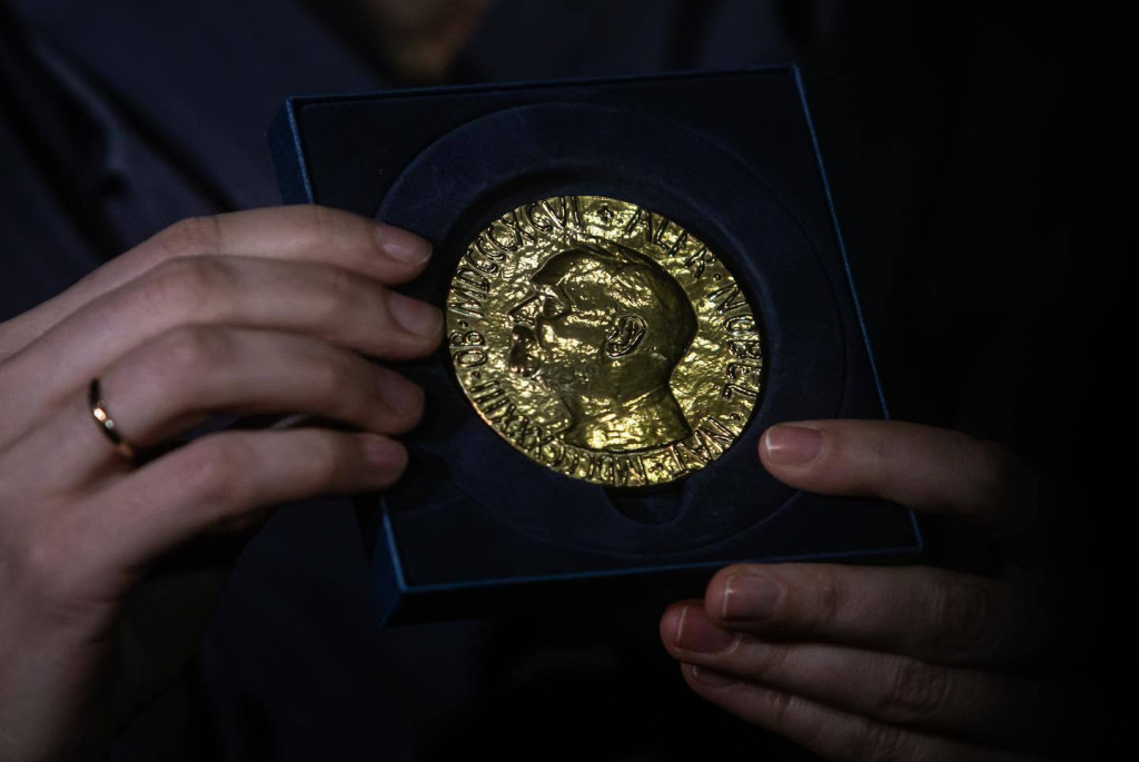 Gold_nobel_medal