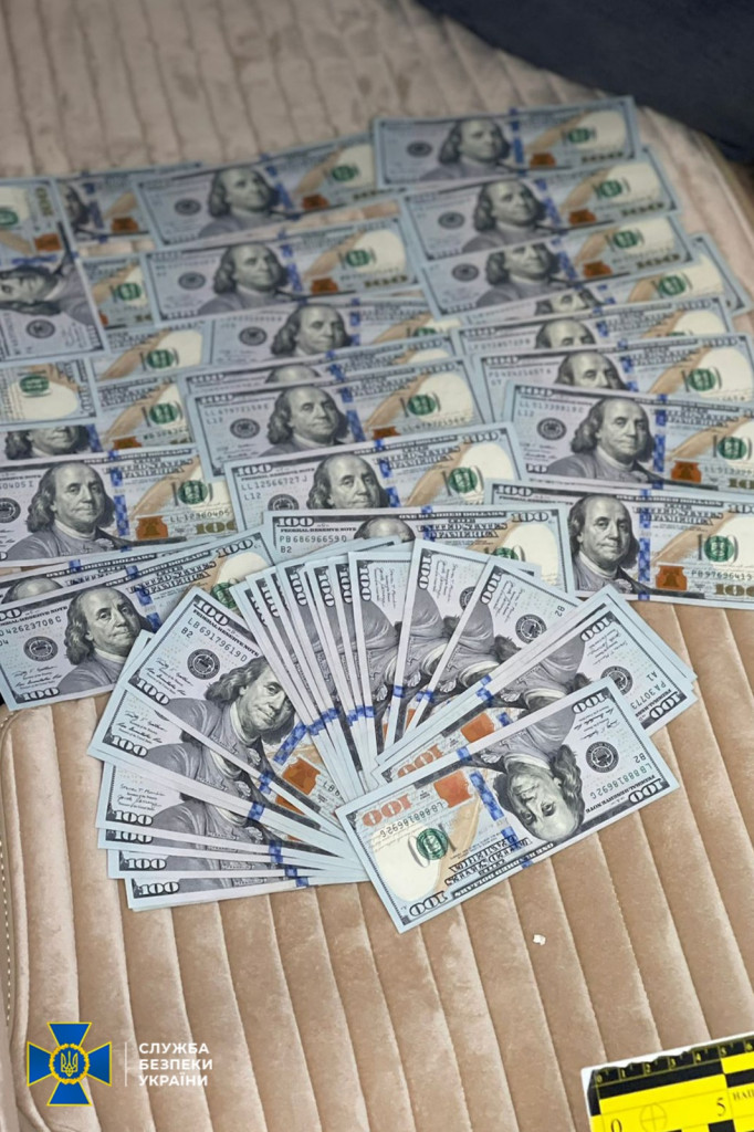 dollars10