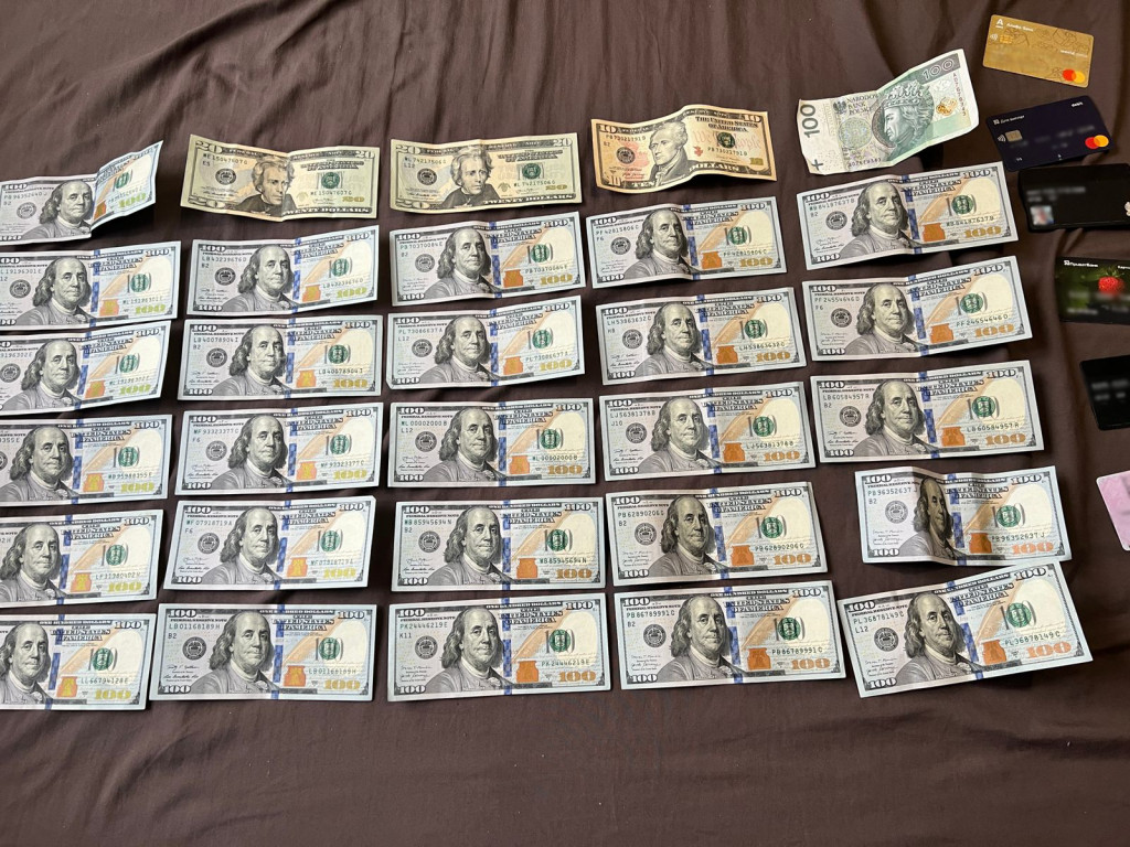dollars23