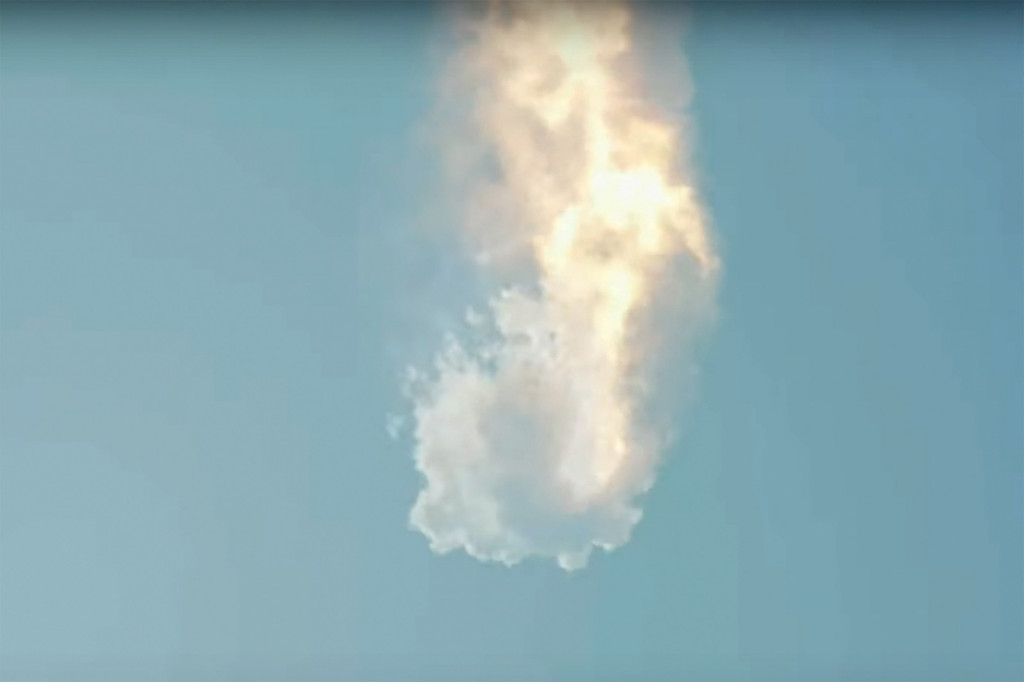 SpaceX's next-generation Starship spacecraft atop its powerful Super Heavy rocket self-destructs after its launch from the company's Boca Chica launchpad on a brief uncrewed test flight near Brownsville, Texas, U.S. April 20, 2023 in a still image from video. SpaceX/Handout via REUTERS. NO RESALES. NO ARCHIVES. THIS IMAGE HAS BEEN SUPPLIED BY A THIRD PARTY.