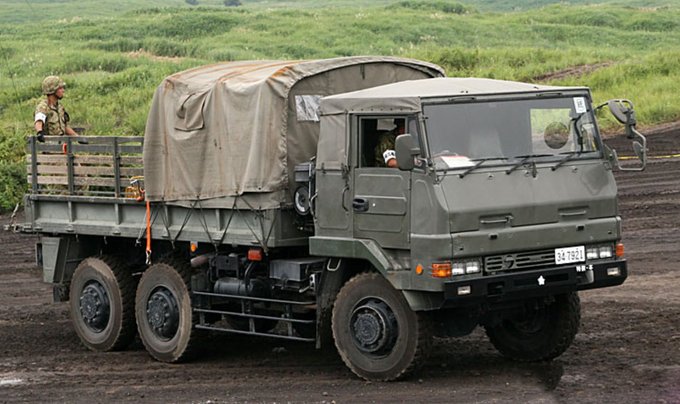 Українські Збройні Сили отримають від Японії 100 вантажівок ...