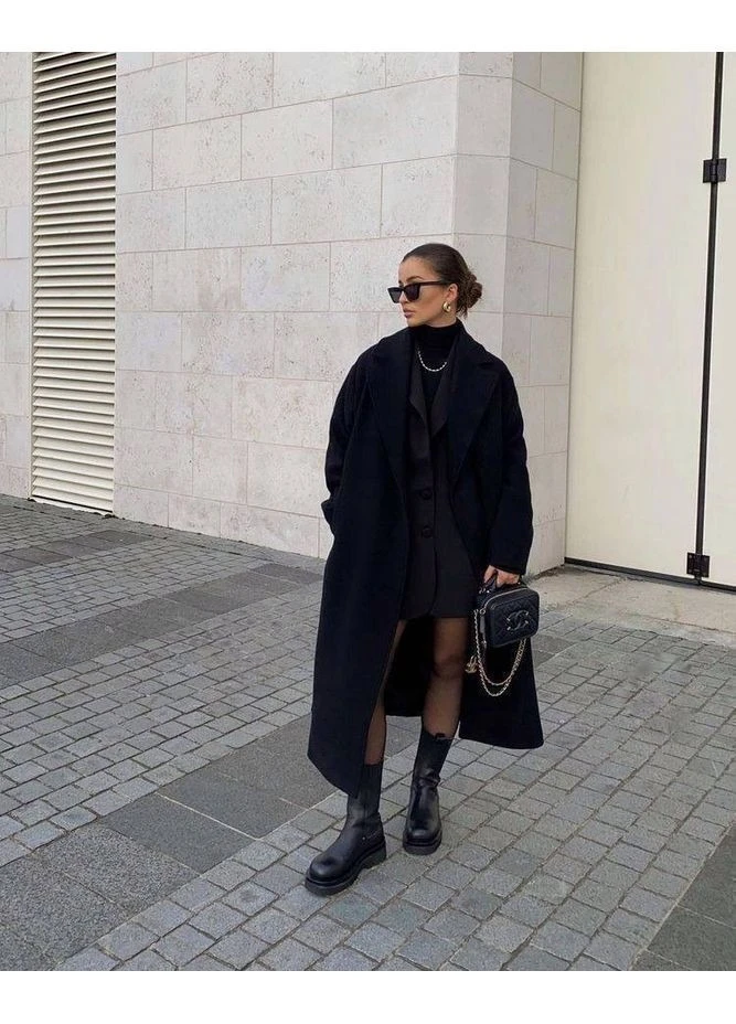 Чорне подовжене пальто